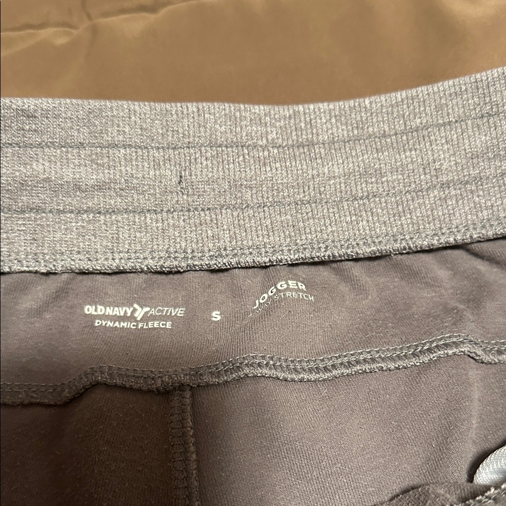 Old Navy Active Dynamic Fleece Joggers in Gray